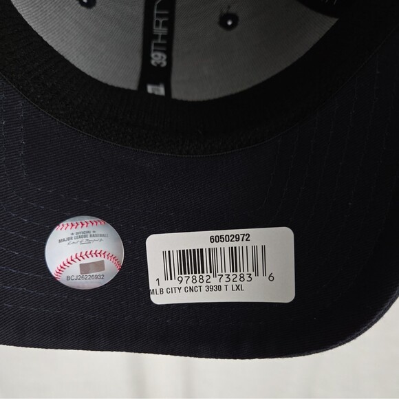 Toronto Blue Jays New Era Hat L/XL Navy 2024 City Connect 39THIRTY Flex Fit Leaf - Picture 6 of 7